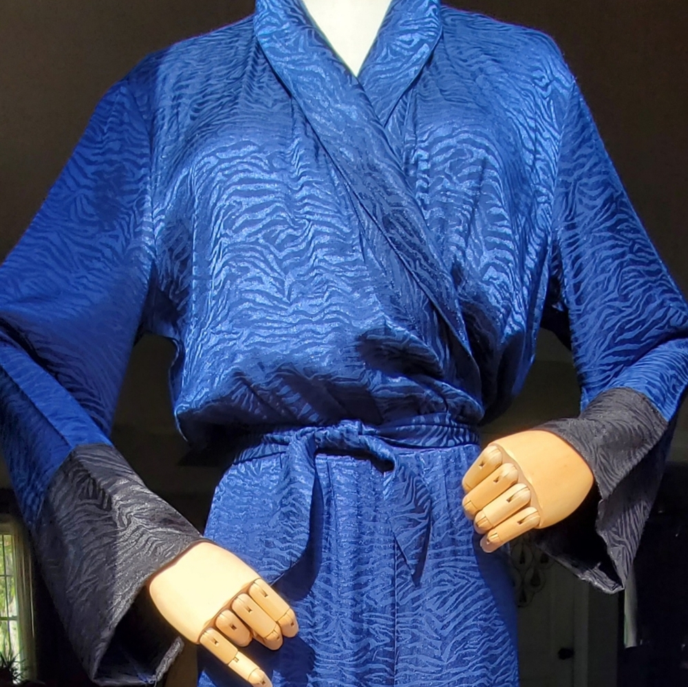 Victoria's Secret NWT One Piece Lounger Jumpsuit Size Sm Navy Blue Satin Zebra